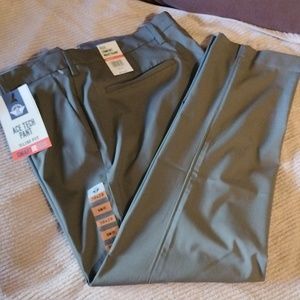 Dockers Flex Confort Waistband, Slim fit with 6 pockets.